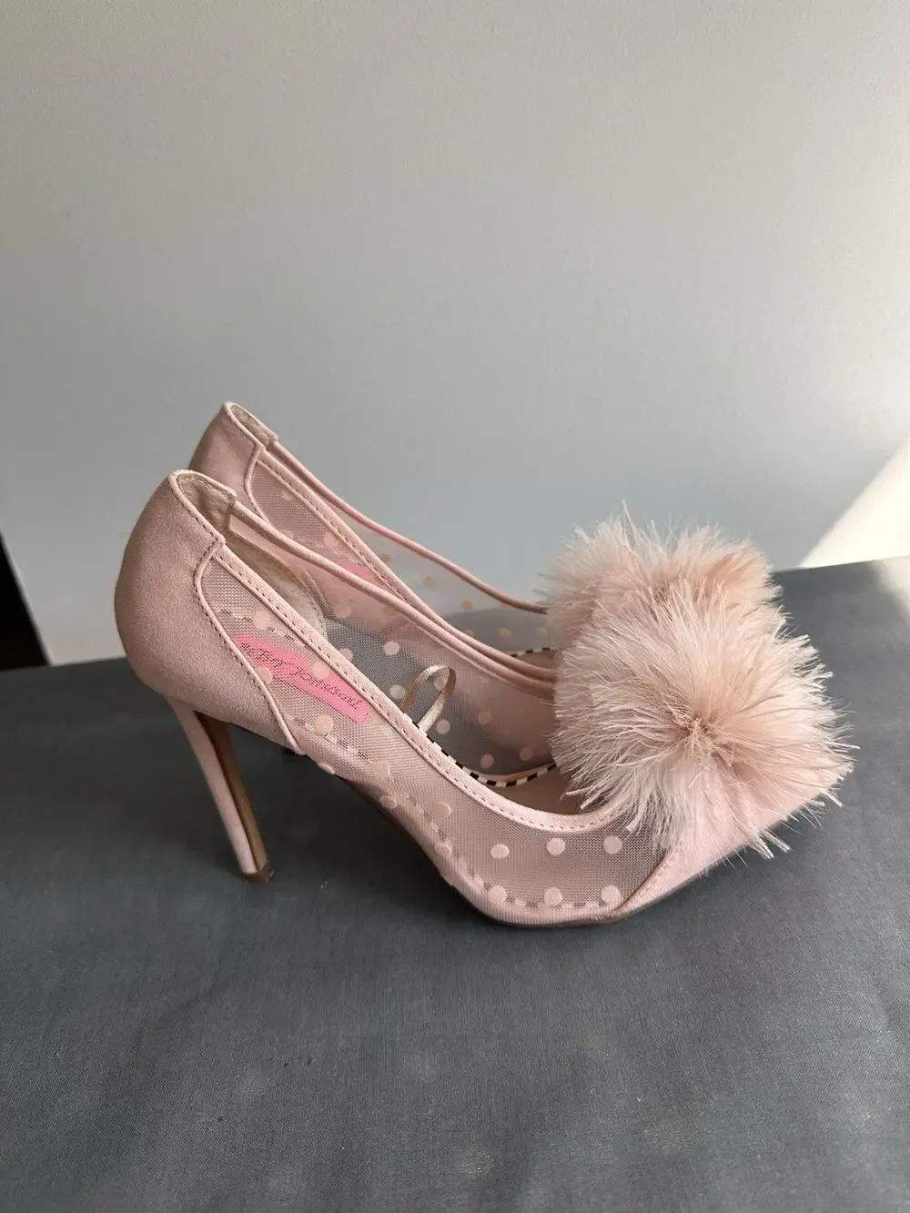 Betsey Johnson Size 7 Light Pink Polka Dot Feather Toe Tati Heels Pumps Sheer